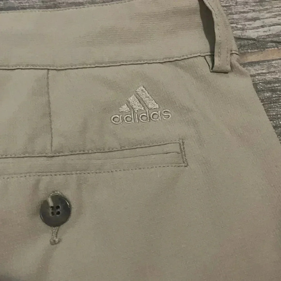 Adidas men’s 11” golf shorts, tan. Size 40 - Picture 10 of 11